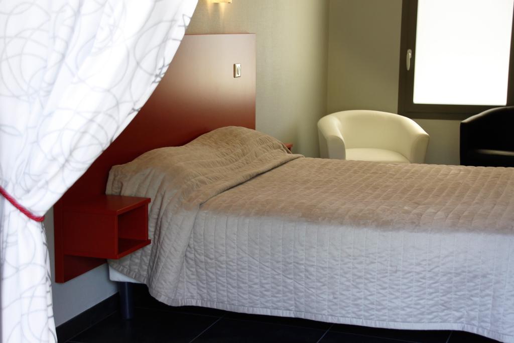 Logis Hotels - Hotel Et Restaurant Le Relais Des Garrigues Grisolles  Екстер'єр фото