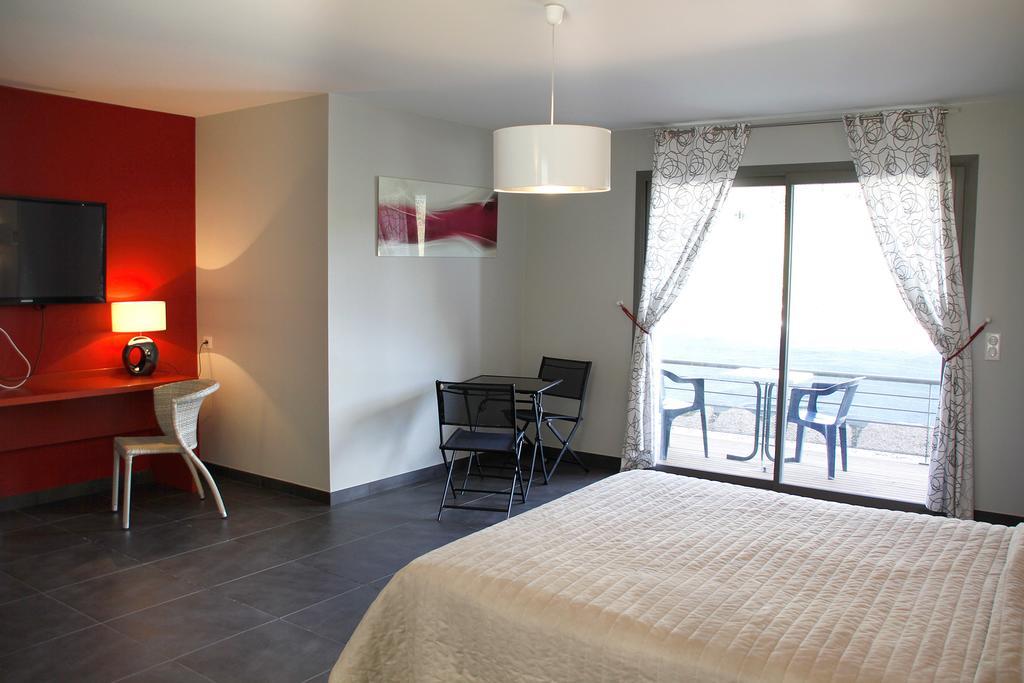 Logis Hotels - Hotel Et Restaurant Le Relais Des Garrigues Grisolles  Екстер'єр фото