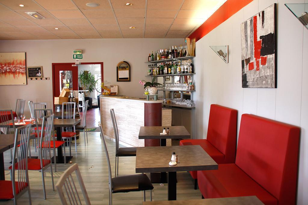 Logis Hotels - Hotel Et Restaurant Le Relais Des Garrigues Grisolles  Екстер'єр фото