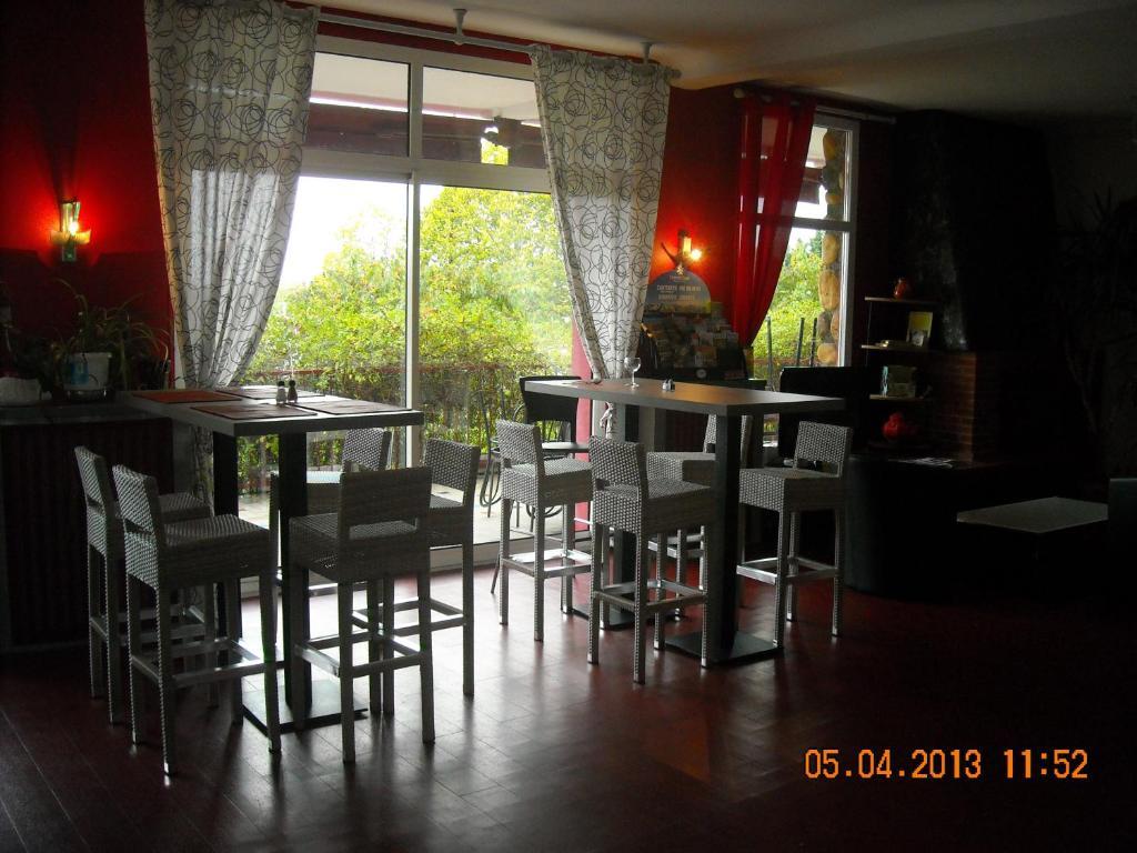Logis Hotels - Hotel Et Restaurant Le Relais Des Garrigues Grisolles  Екстер'єр фото