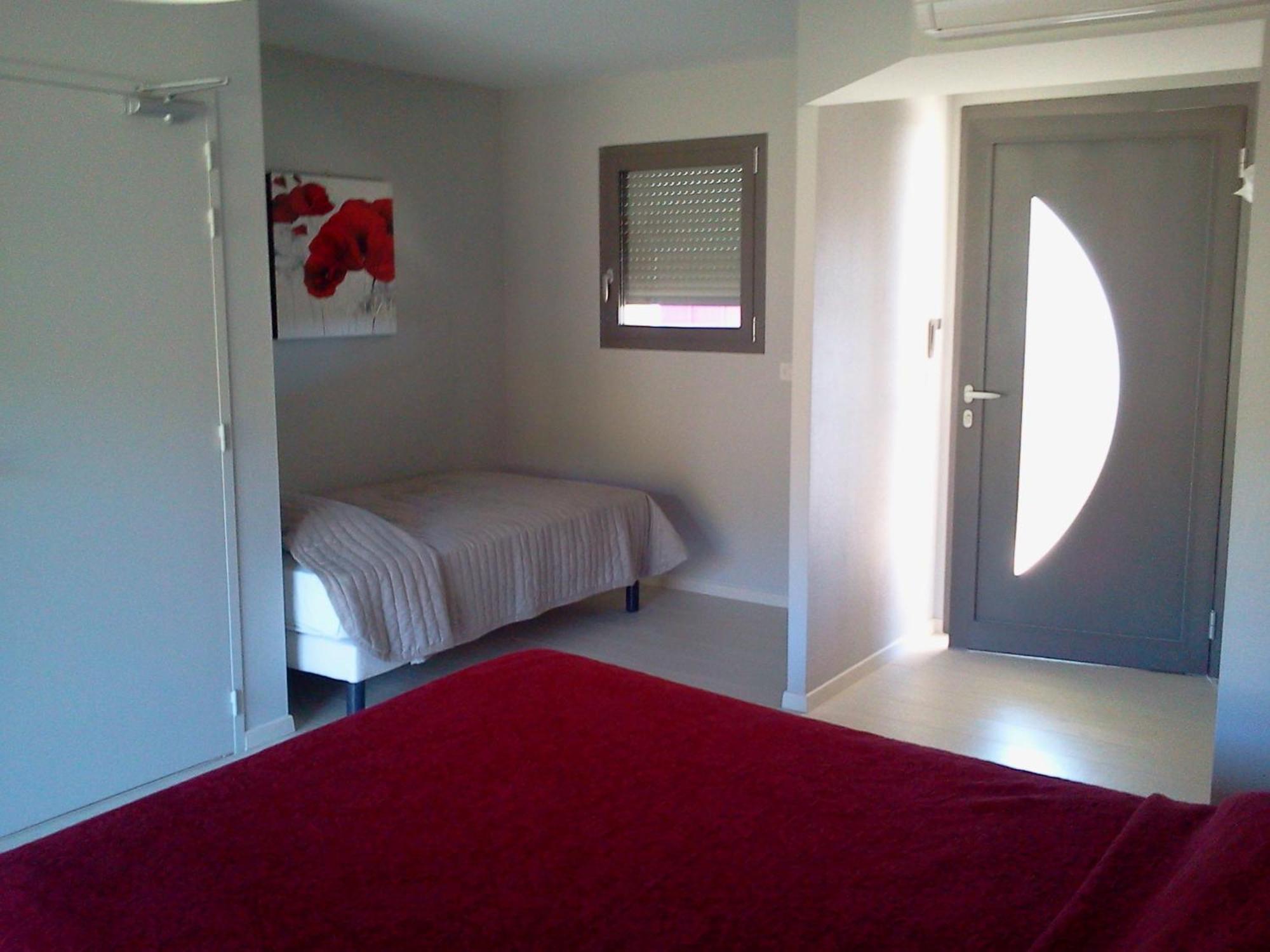 Logis Hotels - Hotel Et Restaurant Le Relais Des Garrigues Grisolles  Екстер'єр фото